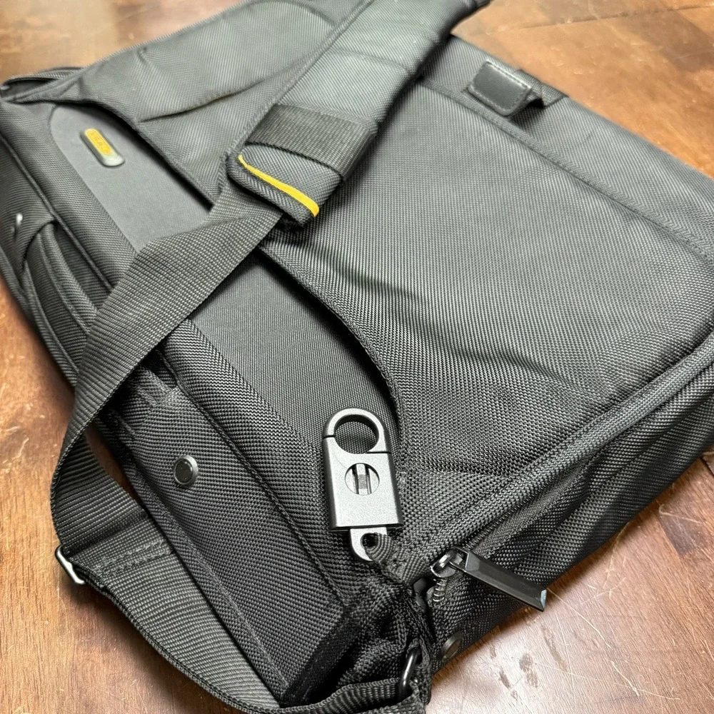 Targus Laptop‎ Bag 12.5x16 Inch Large Laptop Bag With Removable Shoulder Strap
